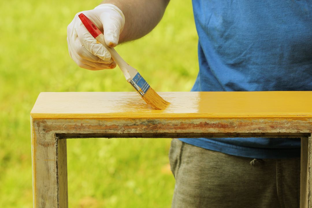 Ứng dụng của sơn gỗ hệ nước trong công nghiệp và đời sống